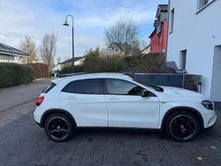 Weiß Gebraucht 2015 Mercedes GLA250 Edition 1 SUV | 21.000 € (Fairer Preis)
