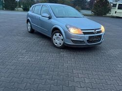 Grau Gebraucht 2006 Opel Astra Kleinwagen | 1.450 €