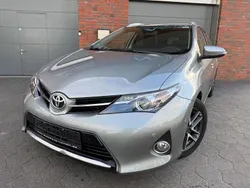 Grau Gebraucht 2015 Toyota Auris Sport Kombi | 10.950 € (Superpreis)
