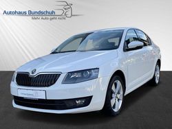 Weiß Gebraucht 2013 Skoda Octavia Elegance Limousine | 14.990 €
