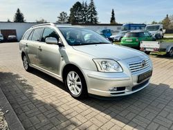Gold Gebraucht 2005 Toyota Avensis Kombi | 2.650 € (Etwas zu teuer)