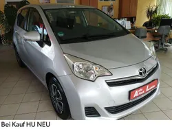 Silber Gebraucht 2011 Toyota Verso-S Life Van / Kleinbus | 7.949 € (Fairer Preis)