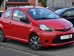 Rot Gebraucht 2014 Toyota Aygo Kleinwagen | 3.990 € (Guter Preis)