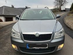 Grau Gebraucht 2012 Skoda Octavia Ambiente Kombi | 5.200 € (Guter Preis)
