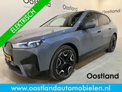 Grau Gebraucht 2022 BMW iX Executive SUV | 54.950 € (Etwas zu teuer)