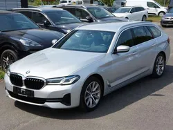Glaciersilber metallic Gebraucht 2020 BMW 530 Kombi | 28.888 € (Guter Preis)