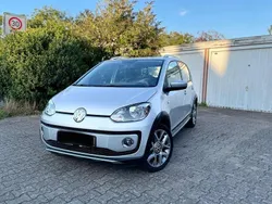 Grau Gebraucht 2013 VW cross up! Kleinwagen | 7.490 € (Teuer)