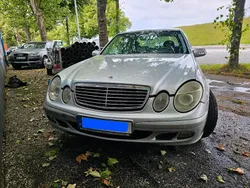 Silber Gebraucht 2002 Mercedes E240 Limousine | 2.800 €
