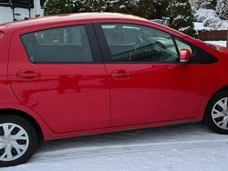 Rot Gebraucht 2018 Toyota Yaris Kleinwagen | 10.500 €