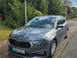 Grau Gebraucht 2022 Skoda Fabia Limousine | 12.999 €