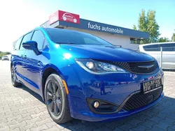 Blau Gebraucht 2020 Chrysler Pacifica Limited SUV | 39.990 € (Etwas zu teuer)