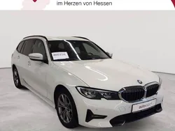 Alpinweiß Gebraucht 2021 BMW 318 Sport Line Kombi | 20.290 € (Superpreis)
