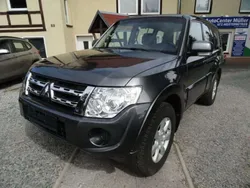 Grau Gebraucht 2012 Mitsubishi Pajero SUV | 19.995 € (Etwas zu teuer)