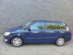 Blau Gebraucht 2011 Skoda Fabia Ambiente Kleinwagen | 7.498 € (Fairer Preis)