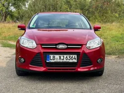 Rot Gebraucht 2011 Ford Focus Limousine | 3.600 € (Superpreis)
