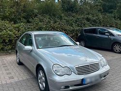 Silber Gebraucht 2001 Mercedes C200 Limousine | 2.950 €