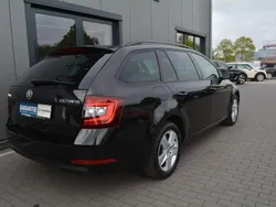 Schwarz Gebraucht 2019 Skoda Octavia Sport Kombi | 15.800 € (Etwas zu teuer)