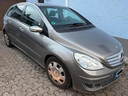 Grau Gebraucht 2006 Mercedes B180 Van / Kleinbus | 700 €