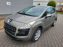 Grau Gebraucht 2009 Peugeot 3008 Tendance Van / Kleinbus | 2.190 € (Teuer)