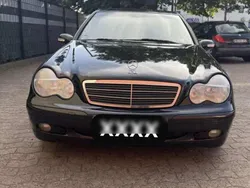 Schwarz Gebraucht 2004 Mercedes C220 Limousine | 2.900 € (Fairer Preis)