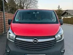 Rot Gebraucht 2018 Opel Vivaro Van | 9.900 €