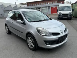 Grau Gebraucht 2006 Renault Clio II Limousine | 3.000 € (Fairer Preis)