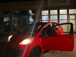 Rot Gebraucht 2008 Peugeot 107 Kleinwagen | 1.500 € (Fairer Preis)