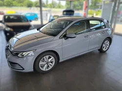 Grau Gebraucht 2023 VW Golf VIII Life | 27.660 € (Fairer Preis)