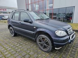 Blau Gebraucht 1999 Mercedes ML320 SUV | 1.990 € (Guter Preis)