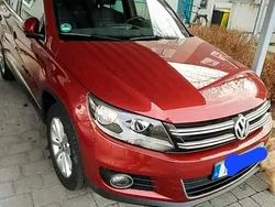 Rot Gebraucht 2016 VW Tiguan LOUNGE SUV | 11.555 € (Fairer Preis)