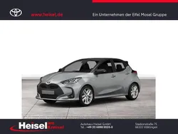 Silber Neu 2024 Toyota Yaris Hybrid Style Limousine | 26.960 € (Fairer Preis)