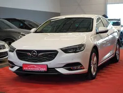 Weiß Gebraucht 2017 Opel Insignia Innovation Limousine | 10.950 € (Guter Preis)