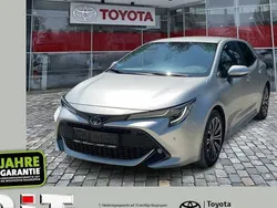 Precious silver Gebraucht 2023 Toyota Corolla Team Limousine | 23.990 € (Fairer Preis)