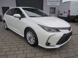 Weiß Gebraucht 2022 Toyota Corolla Comfort Limousine | 16.900 € (Fairer Preis)
