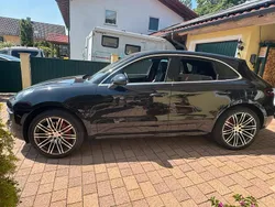 Schwarz Gebraucht 2015 Porsche Macan Turbo SUV | 33.800 € (Fairer Preis)