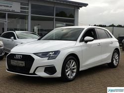 Weiß Gebraucht 2022 Audi A3 Basis Limousine | 21.980 € (Guter Preis)