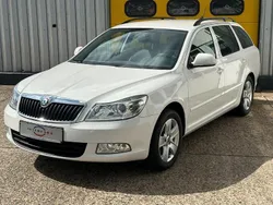 Weiß Gebraucht 2012 Skoda Octavia Elegance Kombi | 7.900 € (Guter Preis)