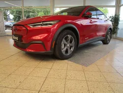 Rot Gebraucht 2023 Ford Mustang Mach-E Basis SUV | 43.990 € (Teuer)