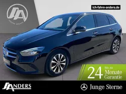 Nachtschwarz Gebraucht 2022 Mercedes B180 Style Van / Kleinbus | 23.894 € (Fairer Preis)