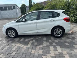 Weiß Gebraucht 2016 BMW 218 Active Tourer Van / Kleinbus | 14.990 € (Fairer Preis)