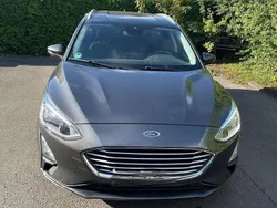 Grau Gebraucht 2019 Ford Focus Limousine | 15.000 € (Fairer Preis)
