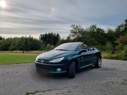 Grün Gebraucht 2003 Peugeot 206 CC Roland Garros Cabrio | 2.000 € (Fairer Preis)