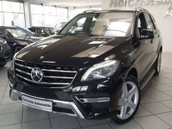 Obsidianschwarz (metallic) Gebraucht 2013 Mercedes ML350 AMG SUV | 22.980 € (Fairer Preis)