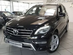 Obsidianschwarz (metallic) Gebraucht 2013 Mercedes ML350 AMG SUV | 24.500 € (Etwas zu teuer)