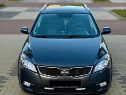 Grau Gebraucht 2012 Kia Ceed 2 Kombi | 4.550 € (Guter Preis)