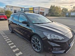 Schwarz Gebraucht 2020 Ford Focus ST-Line Kombi | 17.700 € (Fairer Preis)