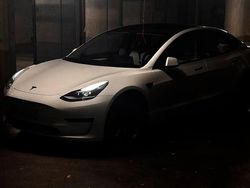 Weiß Gebraucht 2022 Tesla Model 3 RWD Limousine | 27.800 € (Etwas zu teuer)