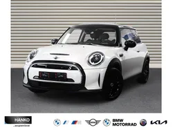 White silver metallic Gebraucht 2022 Mini Cooper SE Kleinwagen | 17.999 € (Fairer Preis)