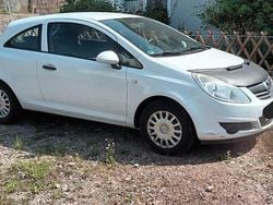 Weiß Gebraucht 2009 Opel Corsa Limousine | 1.650 € (Guter Preis)