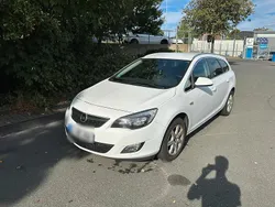 Weiß Gebraucht 2011 Opel Astra Kombi | 2.600 € (Superpreis)